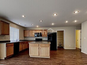 20017 March Dr in Denver, CO - Foto de edificio - Building Photo