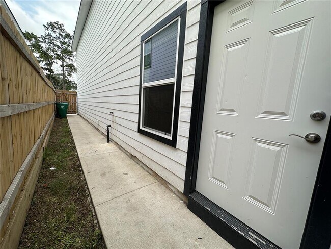 9241 Seeker St in Houston, TX - Foto de edificio - Building Photo