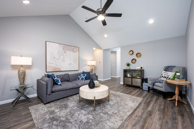 Somerset Townhomes and Villas in Fort Wayne, IN - Building Photo - Interior Photo