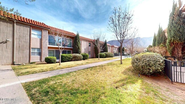 252 SHADOW MOUNTAIN Dr-Unit -D10 in El Paso, TX - Building Photo - Building Photo