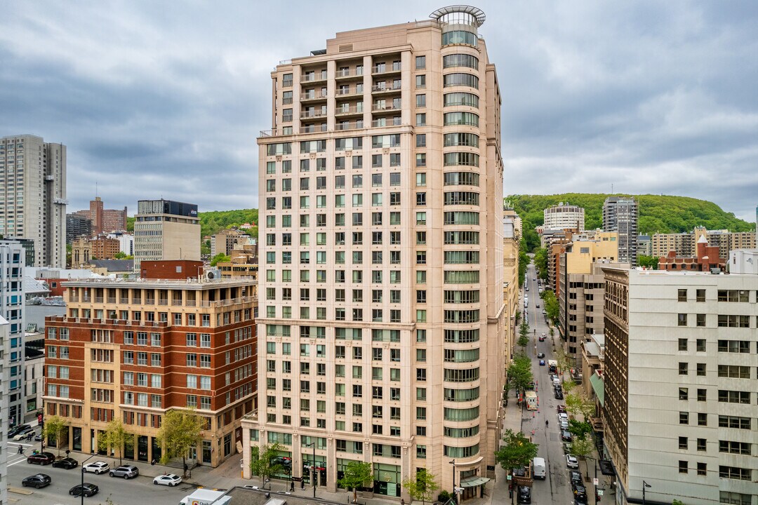 Le Roc Fleuri in Montréal, QC - Building Photo