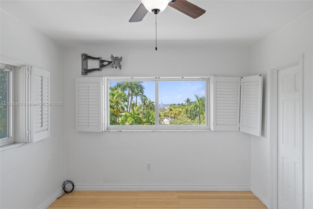 2539 Bayshore Dr in Miami, FL - Building Photo