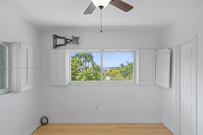 property at 2539 Bayshore Dr