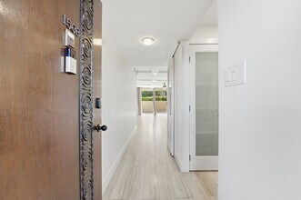 7625 E Camelback Rd in Scottsdale, AZ - Foto de edificio - Building Photo