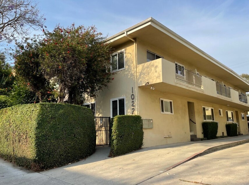 1022 N Genesee Ave in West Hollywood, CA - Building Photo
