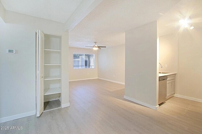 15620 N 25th Ave, Unit 2-2 in Phoenix, AZ - Building Photo - Building Photo