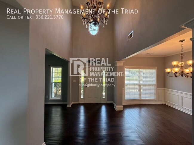 1538 Castle Way in High Point, NC - Building Photo - Building Photo