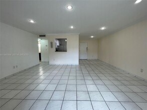 10361 N Kendall Dr in Miami, FL - Building Photo - Building Photo