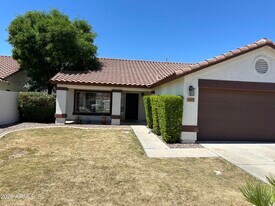 6652 W Caribe Ln in Glendale, AZ - Building Photo