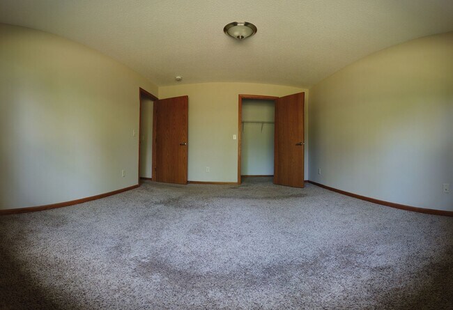 1582 Gunston Dr in New Richmond, WI - Building Photo - Building Photo