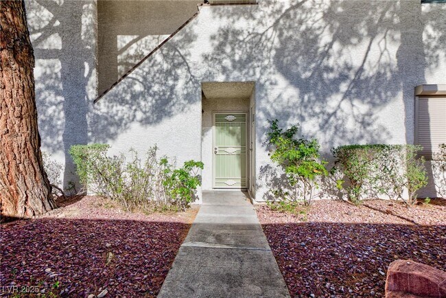 6623 W Tropicana Ave in Las Vegas, NV - Building Photo - Building Photo