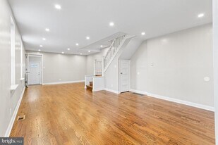 518 S 56th St in Philadelphia, PA - Building Photo
