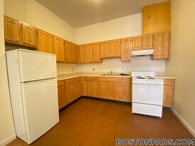 81 Essex St, Unit 22 in Boston, MA - Building Photo