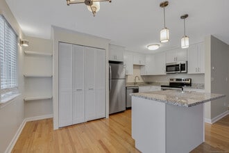 115 S Main St in West Hartford, CT - Building Photo - Building Photo