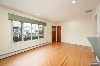 21 Wickers St in Clifton, NJ - Building Photo - Building Photo