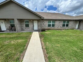 462 Derrs Chapel Rd in Italy, TX - Building Photo