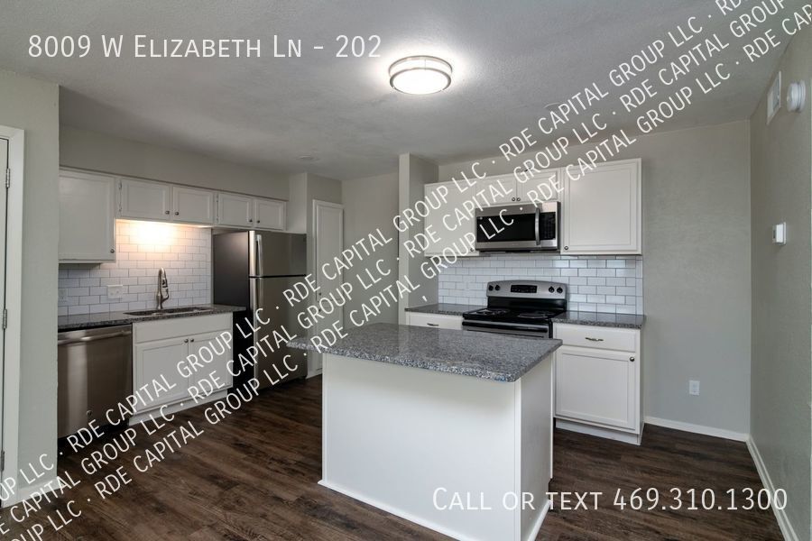 8009 W Elizabeth Ln, Unit 202 in Fort Worth, TX - Building Photo