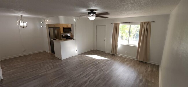 3061 NE 49th St, Unit 10 in Fort Lauderdale, FL - Foto de edificio - Building Photo