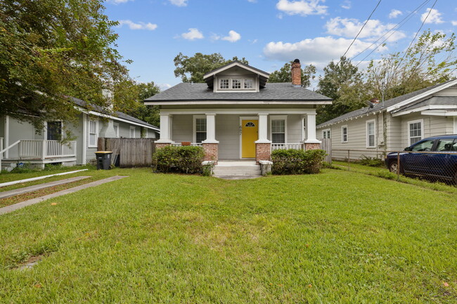 687 Bridal Ave in Jacksonville, FL - Foto de edificio - Building Photo