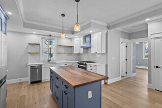 20 Summer St, Unit 1 in Newport, RI - Foto de edificio - Building Photo