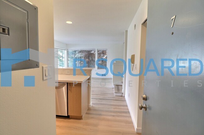 3910 Whitman Ave N in Seattle, WA - Building Photo - Building Photo