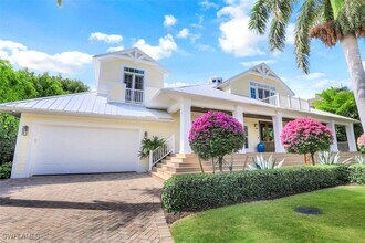 154 4th Ave N in Naples, FL - Building Photo - Building Photo