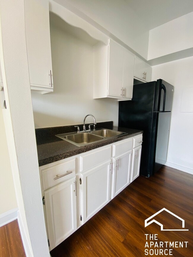 1550 W 95th St