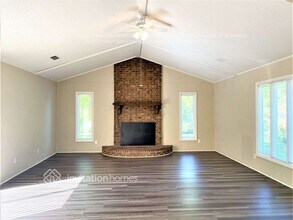 812 E John St in Matthews, NC - Foto de edificio - Building Photo