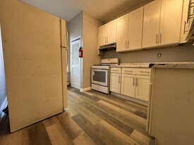 69 Martin Luther King Jr Dr, Unit 2 in Jersey City, NJ - Building Photo