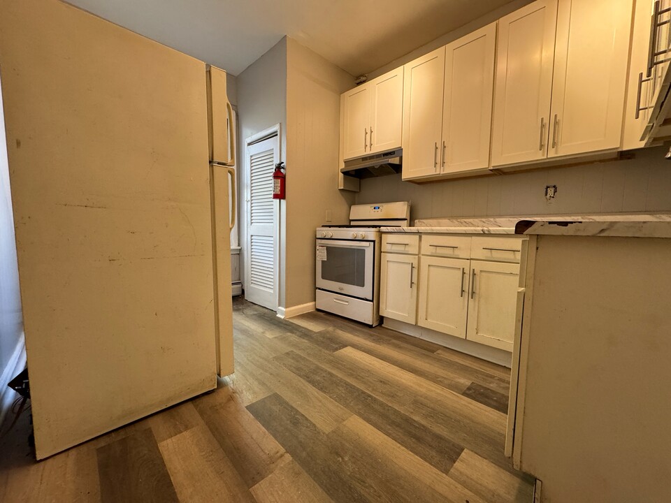 69 Martin Luther King Jr Dr, Unit 2 in Jersey City, NJ - Building Photo