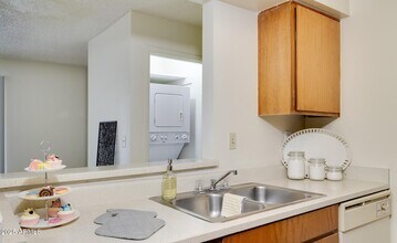 4101 W Union Hills Dr in Glendale, AZ - Building Photo - Building Photo