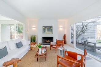 1 Cow Hill Ln in Wainscott, NY - Building Photo - Building Photo