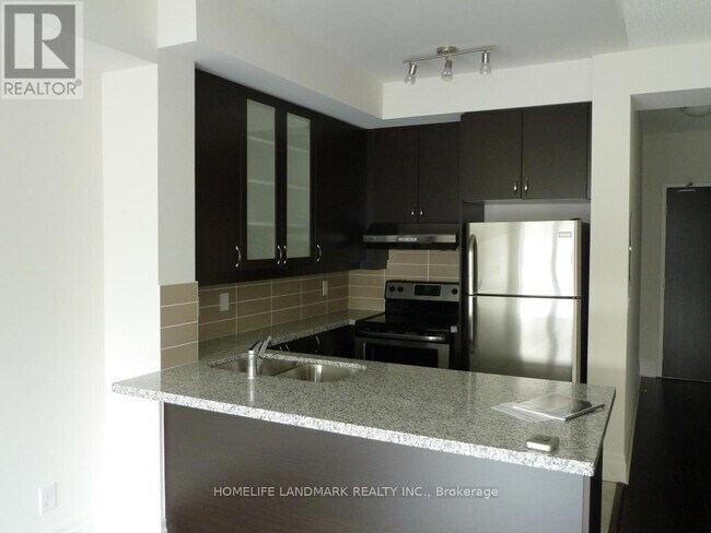 111-111 Upper Duke Crescent in Markham, ON - Building Photo - Building Photo