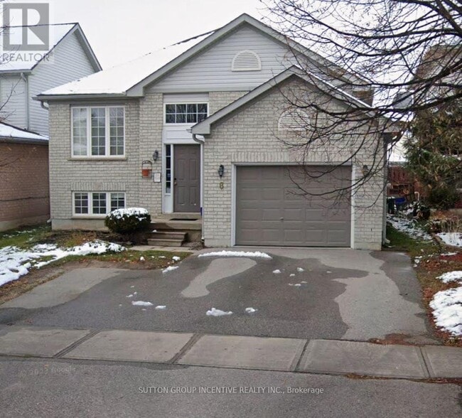 property at 8 Heritage Ct