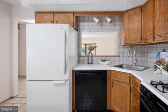 19 Danielle Ct in Lawrence Township, NJ - Building Photo - Building Photo