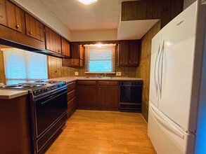 6665 Angling Rd in Coloma, MI - Building Photo - Building Photo