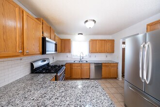 1383 Sage Ln in Shakopee, MN - Building Photo - Building Photo