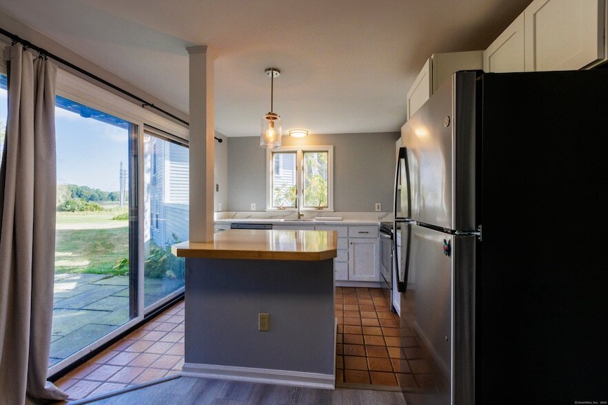 20 River Colony in Guilford, CT - Building Photo