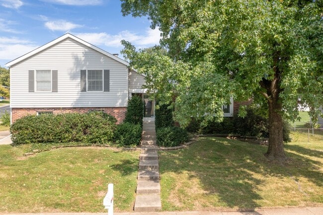 2516 Westminister Dr in St. Charles, MO - Building Photo - Building Photo
