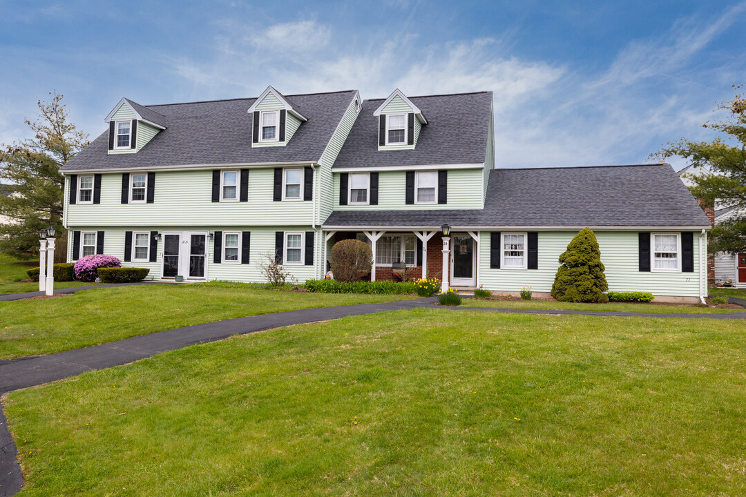 Stonecleave Village in Methuen, MA - Foto de edificio