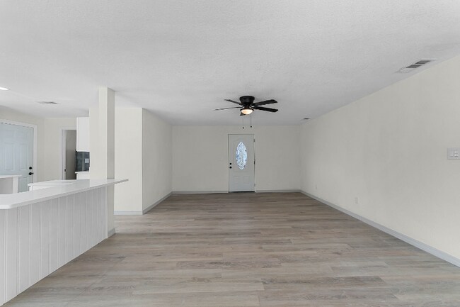 1021 Flagler Ave in Edgewater, FL - Building Photo - Building Photo