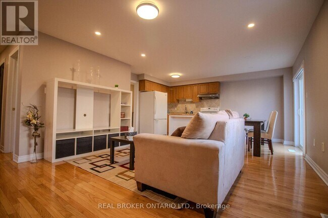 2 Sir Jacobs Crescent in Brampton, ON - Building Photo - Building Photo