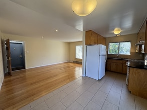 860 Prospect Row, Unit 2 in San Mateo, CA - Foto de edificio - Building Photo