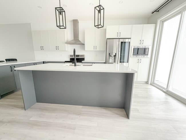 1110 Copperfield Blvd in Calgary, AB - Building Photo - Building Photo