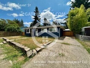 18930 SE Grant St in Portland, OR - Building Photo - Building Photo