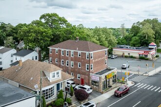 Auburn Apartments in Cranston, RI - Foto de edificio - Building Photo