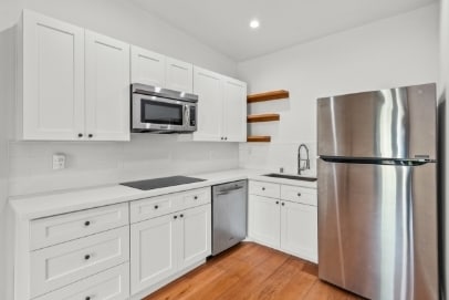 23034 Burbank Blvd in Los Angeles, CA - Building Photo - Building Photo