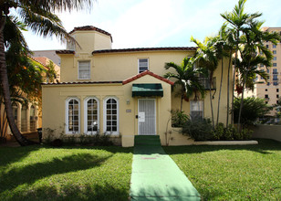 122 Menores Ave in Coral Gables, FL - Foto de edificio - Building Photo