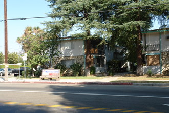 5760 Hazeltine Ave in Van Nuys, CA - Building Photo - Building Photo