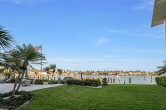 222 Harbour Dr in Naples, FL - Building Photo - Building Photo